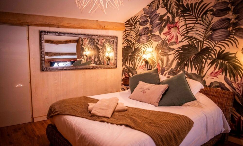 Love room Coeur de Bull Nuit insolite miroir